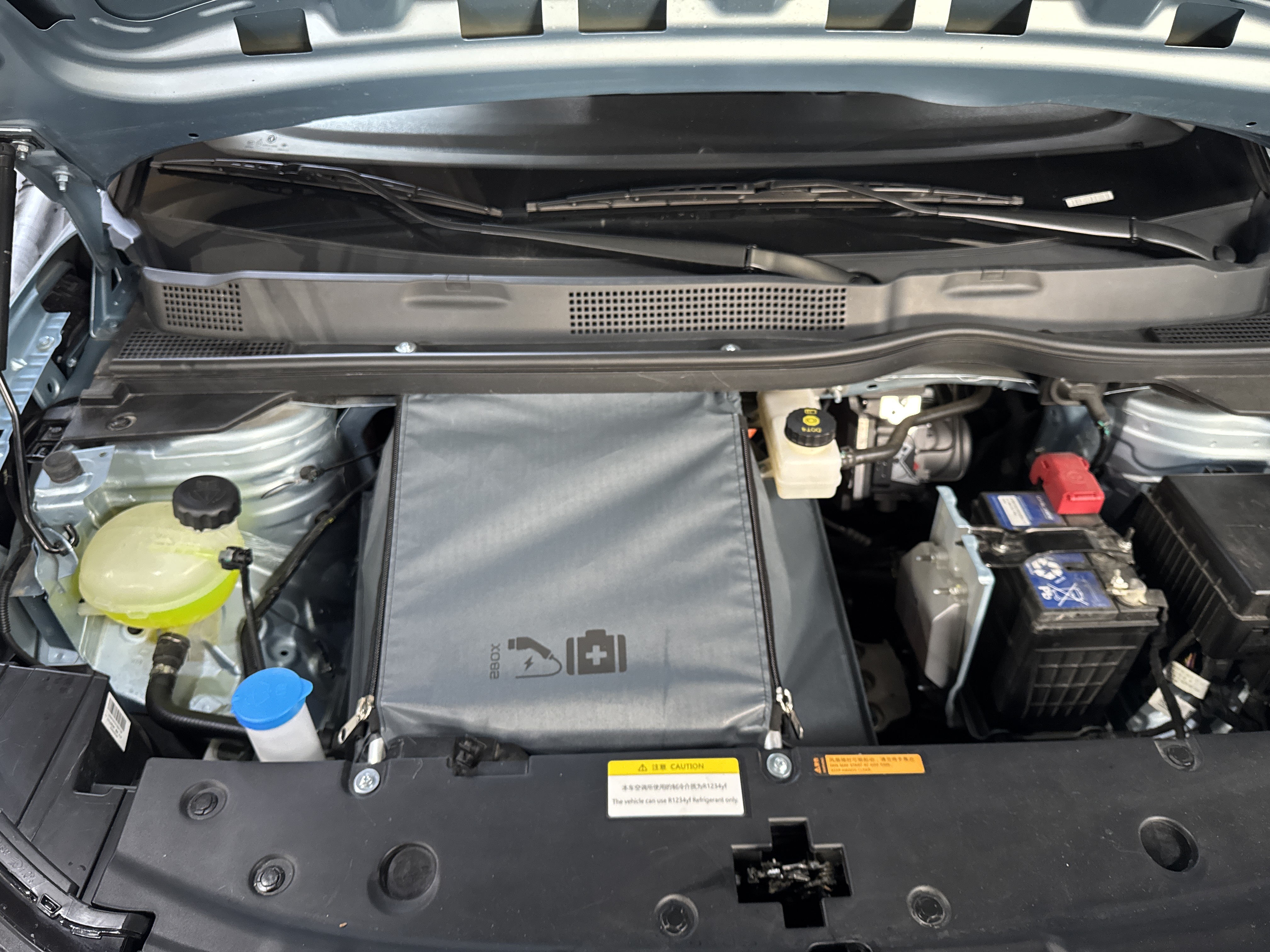 Dongfeng Nammi Box in car compartment